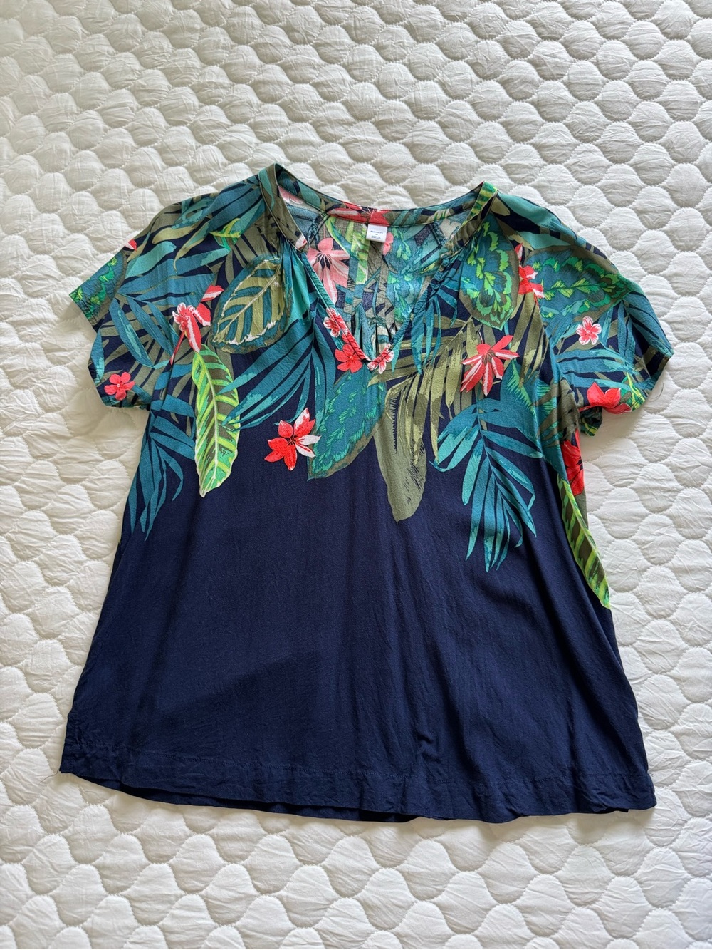 Old Navy Navy Tropical Leaf & Floral V-Neck Short Sleeve Top